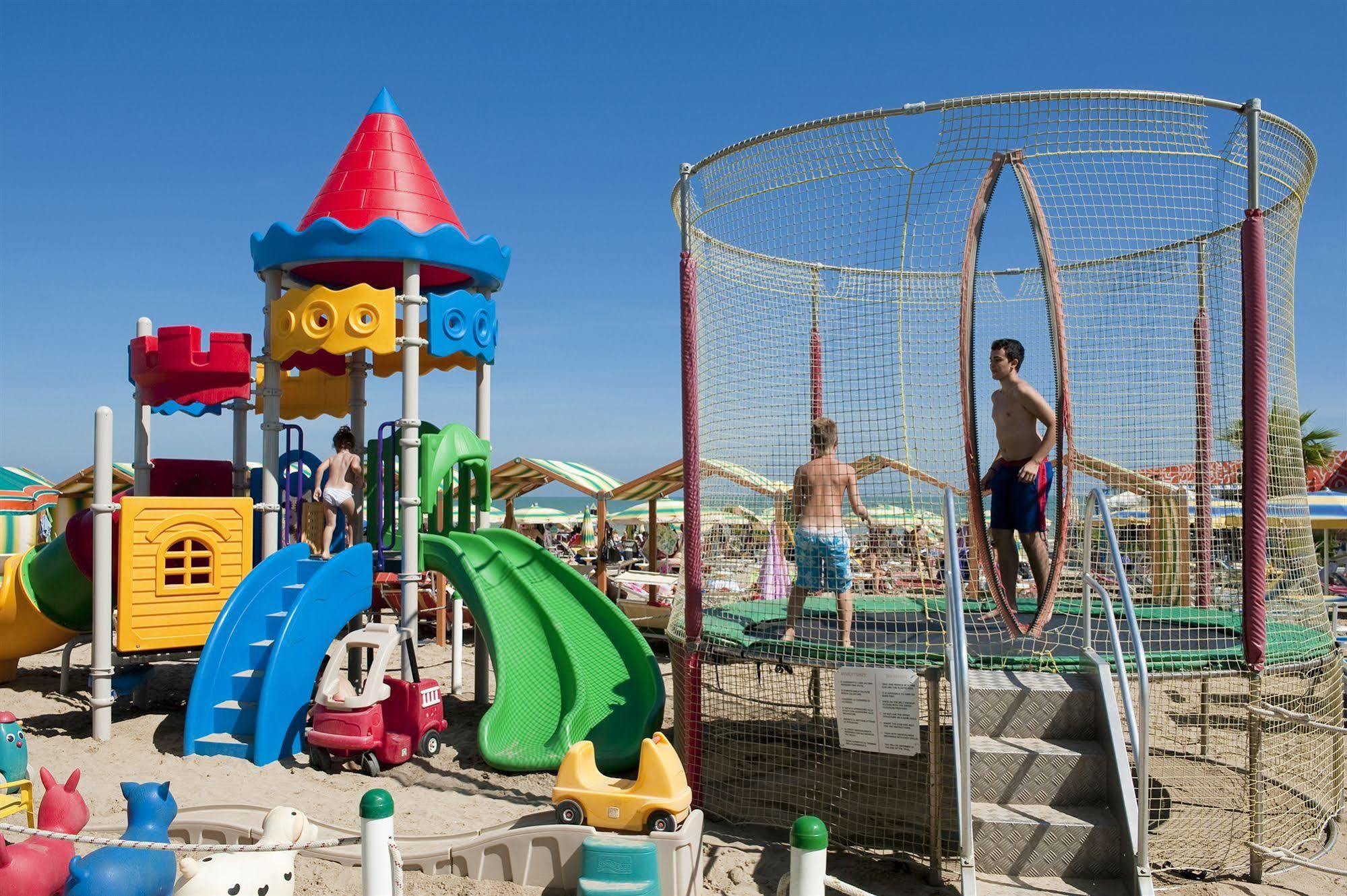 Hotel Atlantic Riviera Mare Misano Adriatico Dış mekan fotoğraf